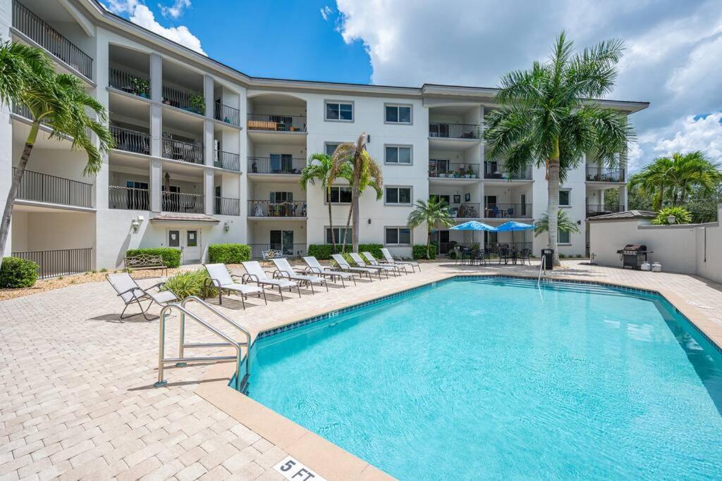 Modern Beach Condo In Central Naples! エクステリア 写真