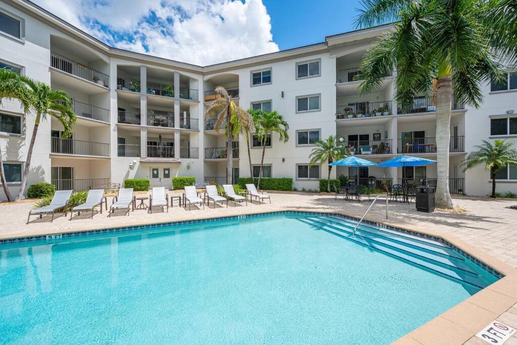 Modern Beach Condo In Central Naples! エクステリア 写真