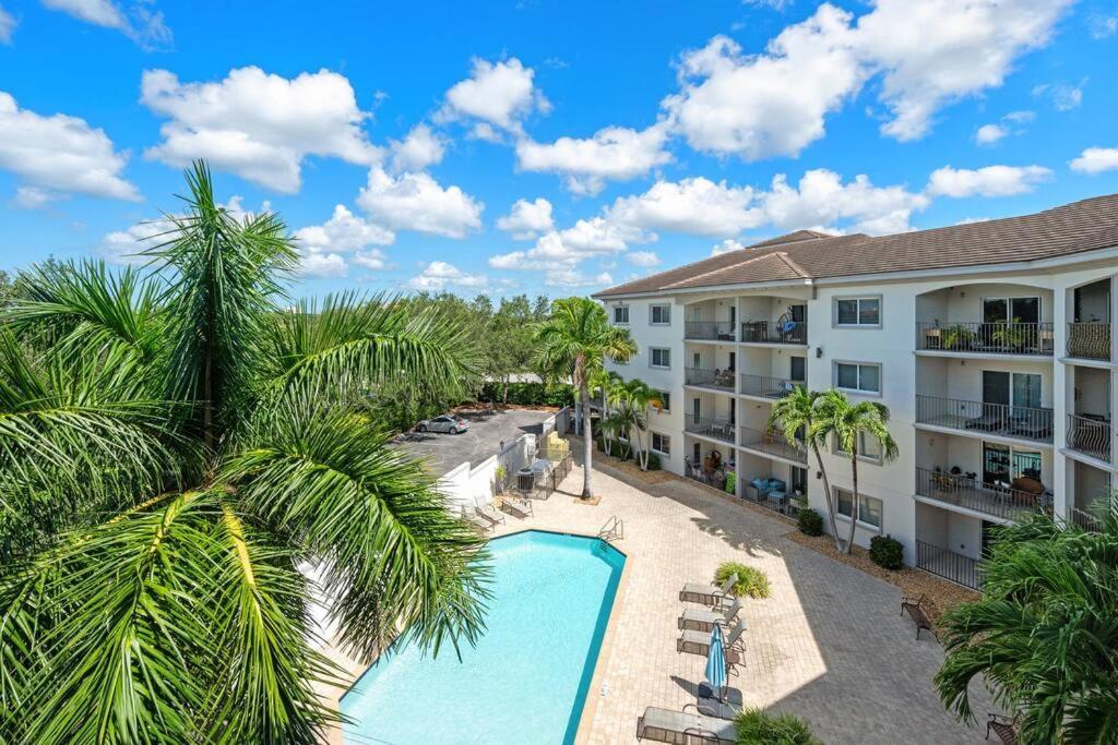 Modern Beach Condo In Central Naples! エクステリア 写真