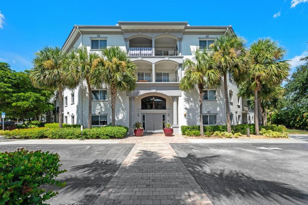 Modern Beach Condo In Central Naples! エクステリア 写真